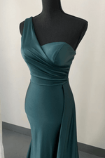 Load image into Gallery viewer, Monostrap One shoulder Evening Bridesmaid Dress with sweetheart neckline and Side train 1
